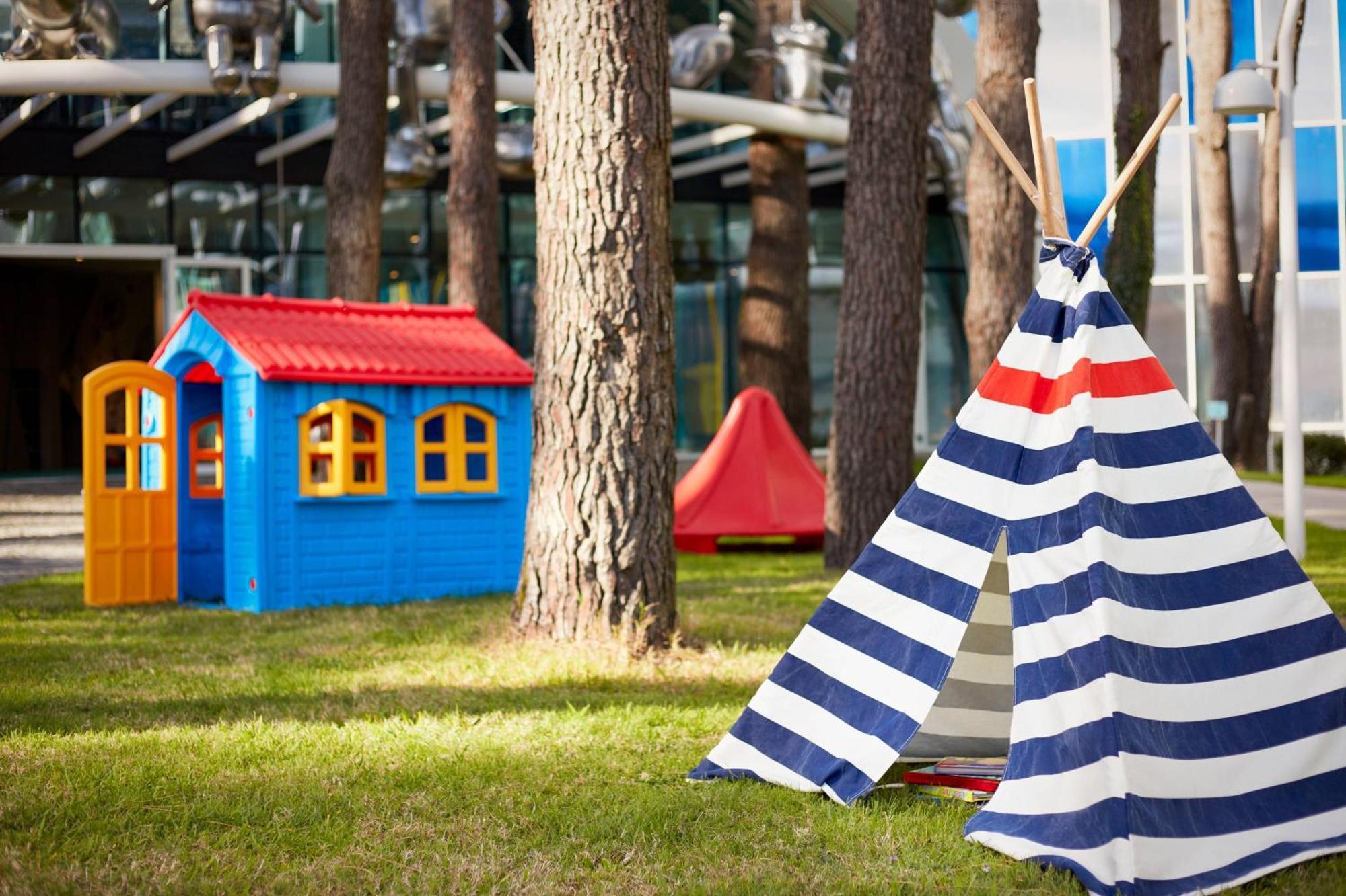 Paragraph Resort & Spa Shekvetili, Autograph Collection Buitenkant foto Children's play area
