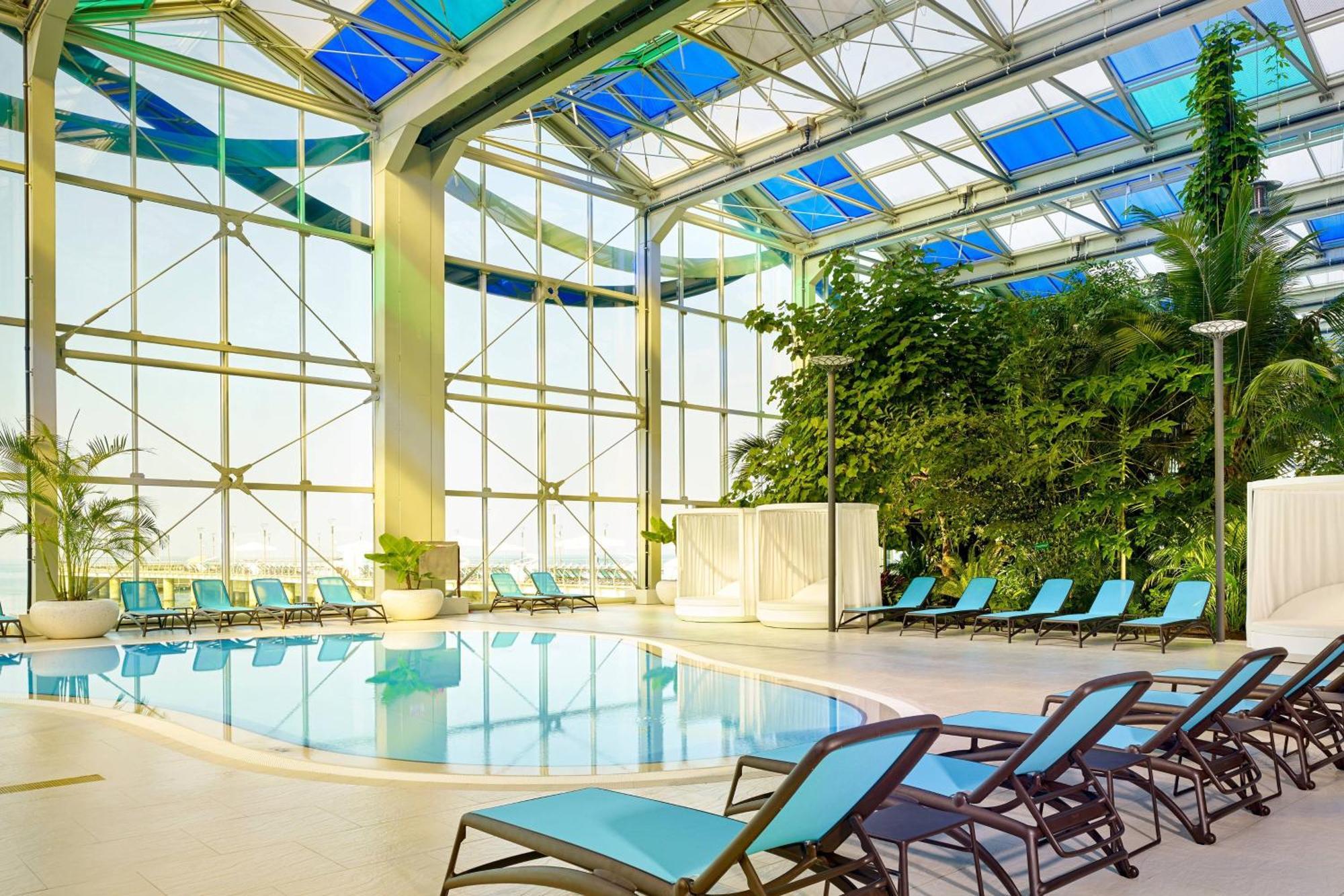 Paragraph Resort & Spa Shekvetili, Autograph Collection Buitenkant foto The pool at the Westin Palace, Madrid