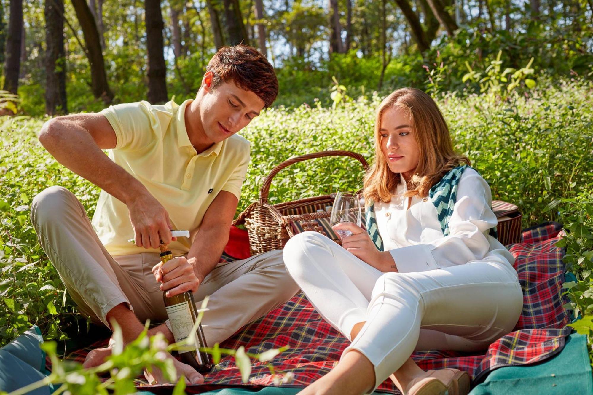 Paragraph Resort & Spa Shekvetili, Autograph Collection Buitenkant foto A picnic in the woods