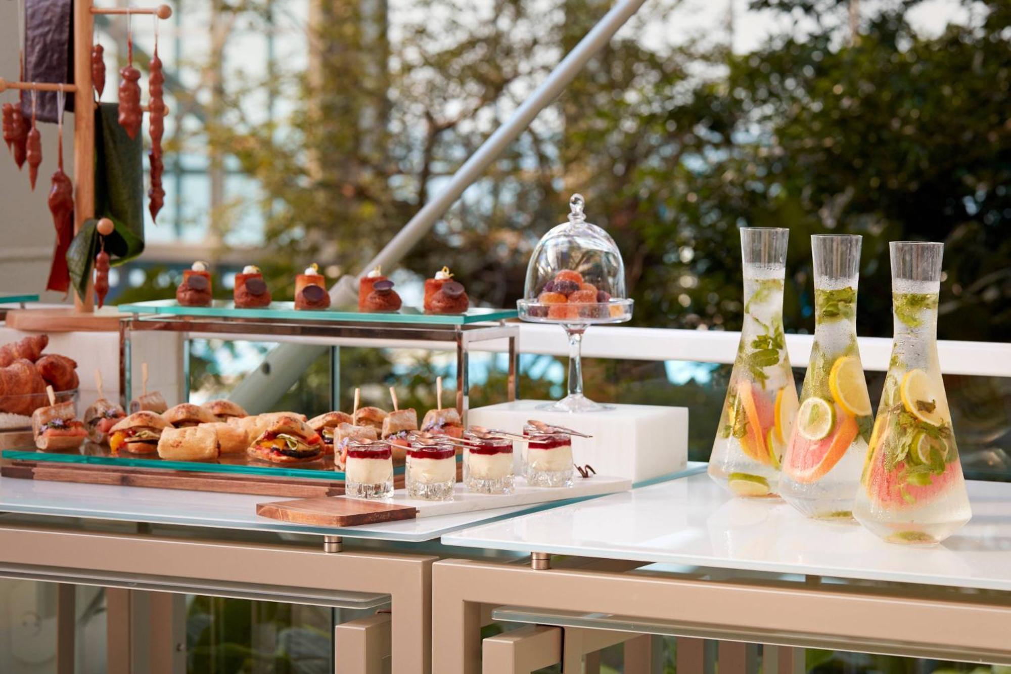 Paragraph Resort & Spa Shekvetili, Autograph Collection Buitenkant foto A buffet at a hotel